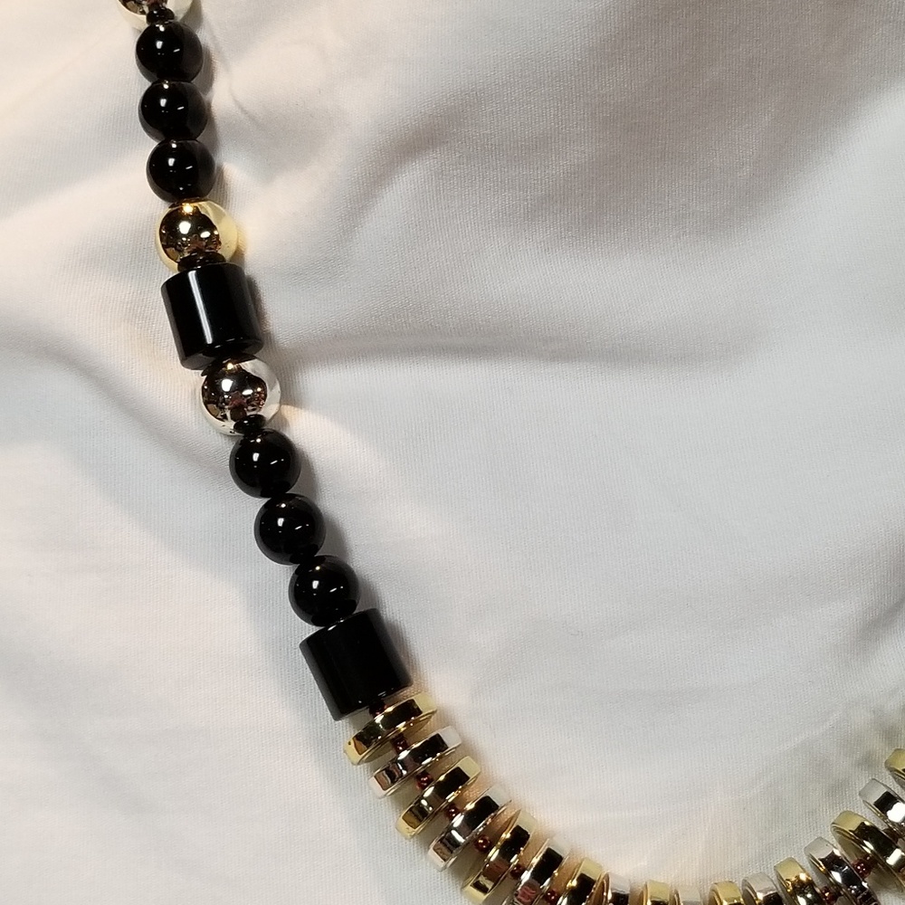 Gold, black and silver necklace. - Picture 4 of 4